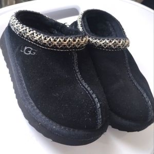 Kid's Black Ugg Tasman II Slippers with Embroidered Trim Size 9